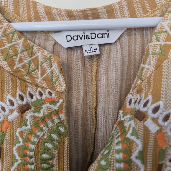 DAVI & DANI Tan Embroidered Tank Top - Picture 2 of 4